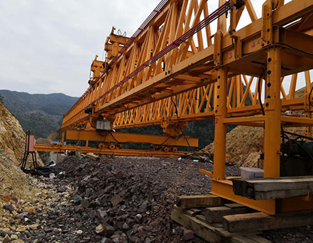 導(dǎo)梁架橋機(jī)